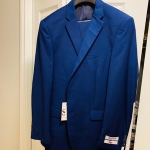 Men’s slim fit 44L French blue suit.